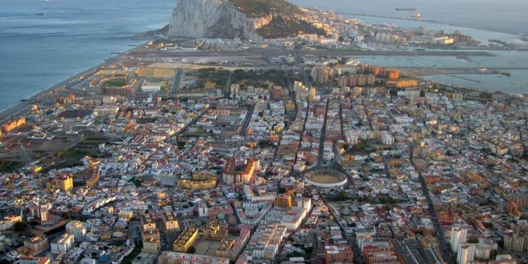 Juan Manuel Ballesta presenta en La Línea su libro “Torre Carbonera (o Punta Mala) y su entorno
